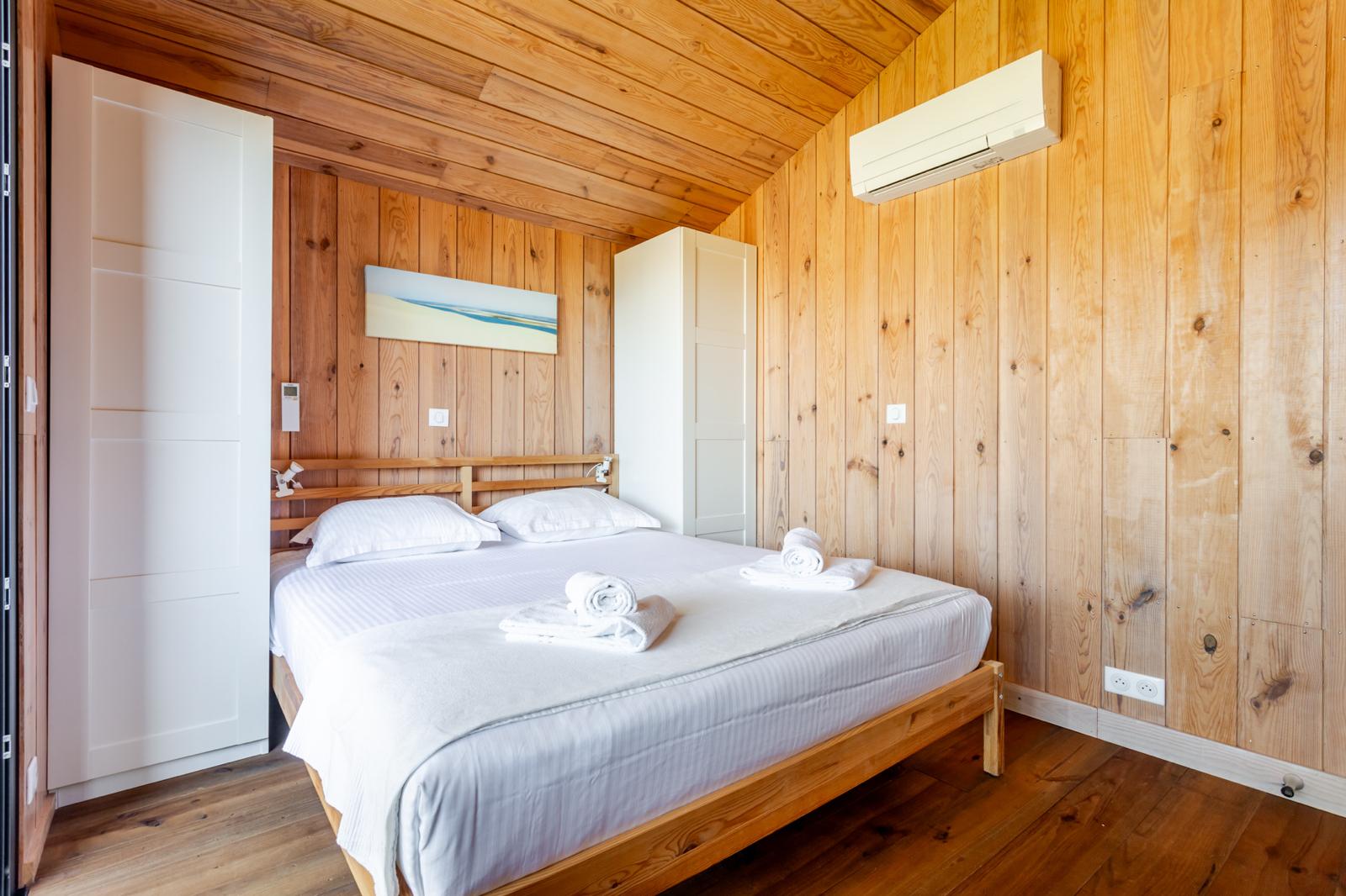 Bedrooms & dorm — Villa Les Zines