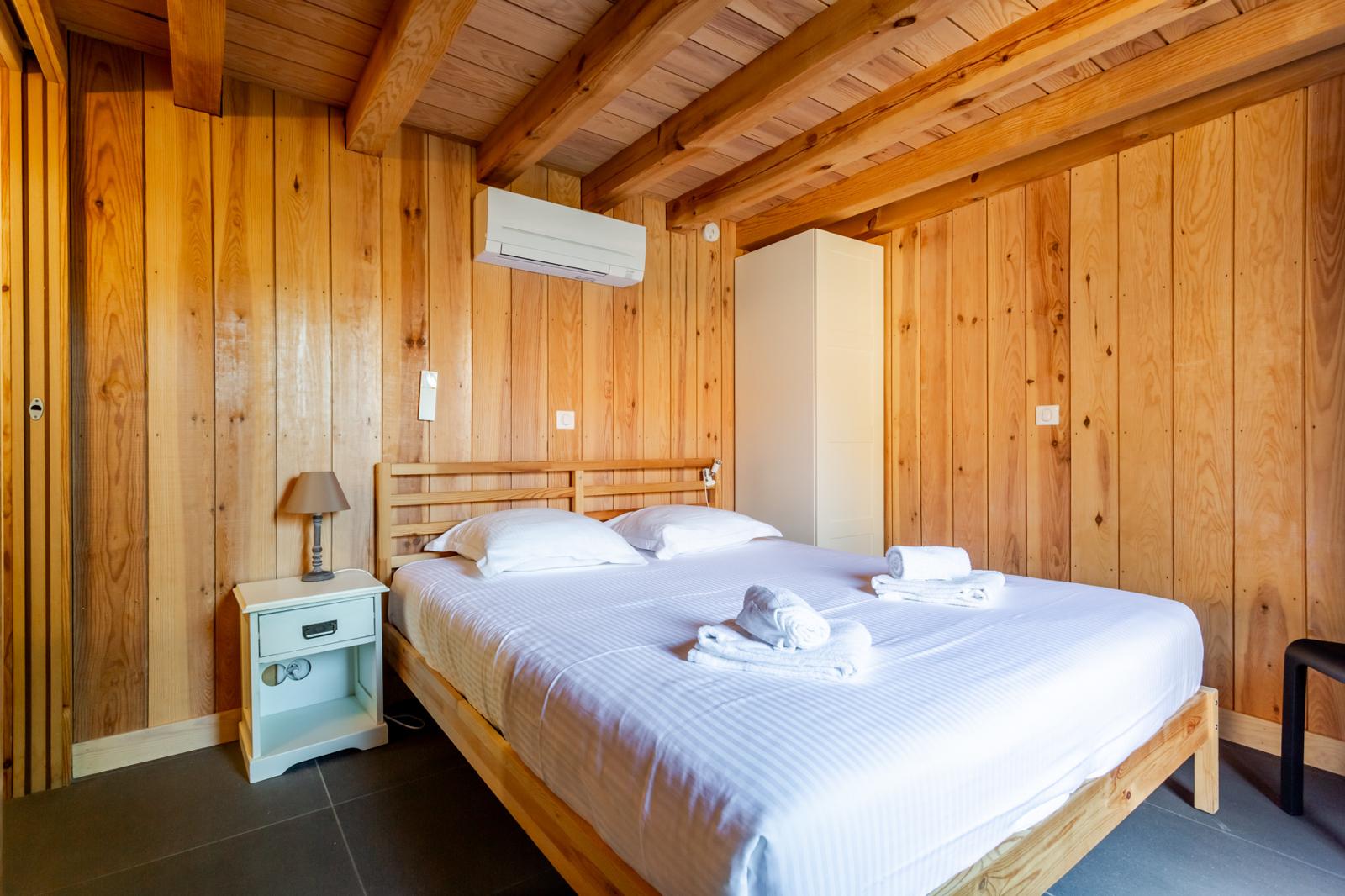 Bedrooms & dorm — Villa Les Zines