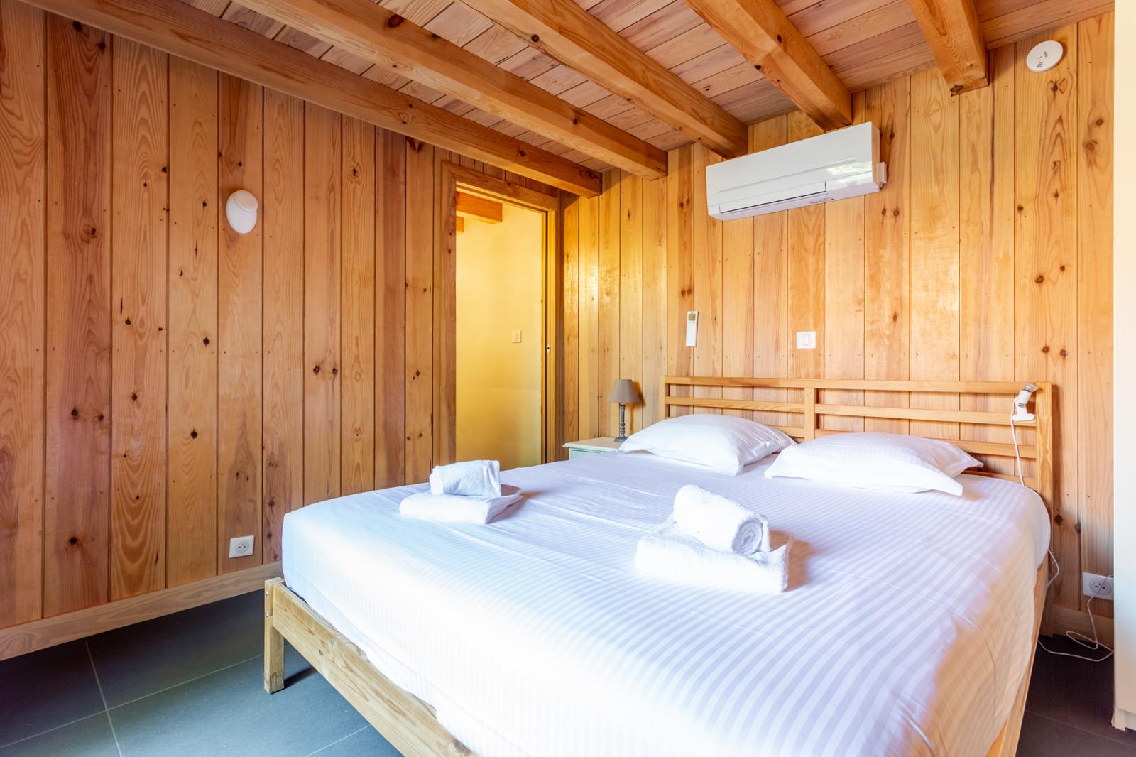 Bedrooms & dorm — Villa Les Zines