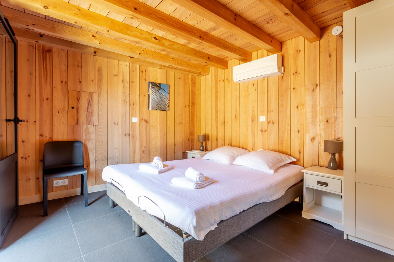 Bedrooms & dorm — Villa Les Zines
