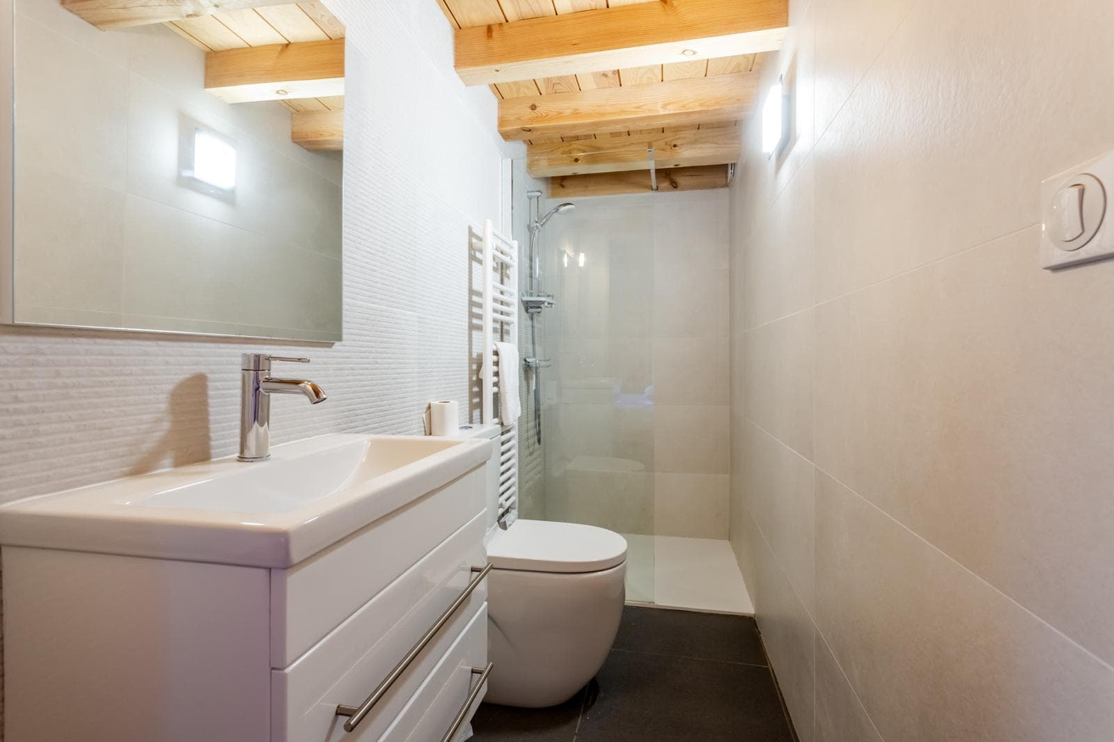 Bathrooms — Villa Les Zines