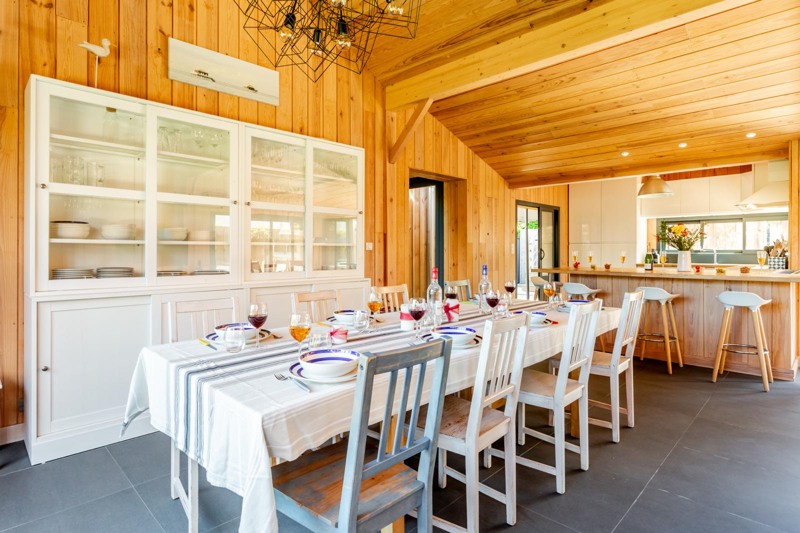 Living space & kitchen — Villa Les Zines