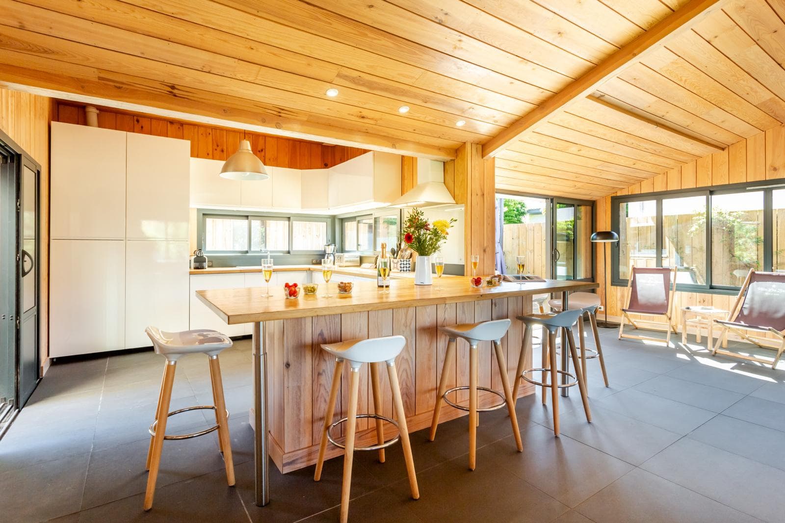 Living space & kitchen — Villa Les Zines
