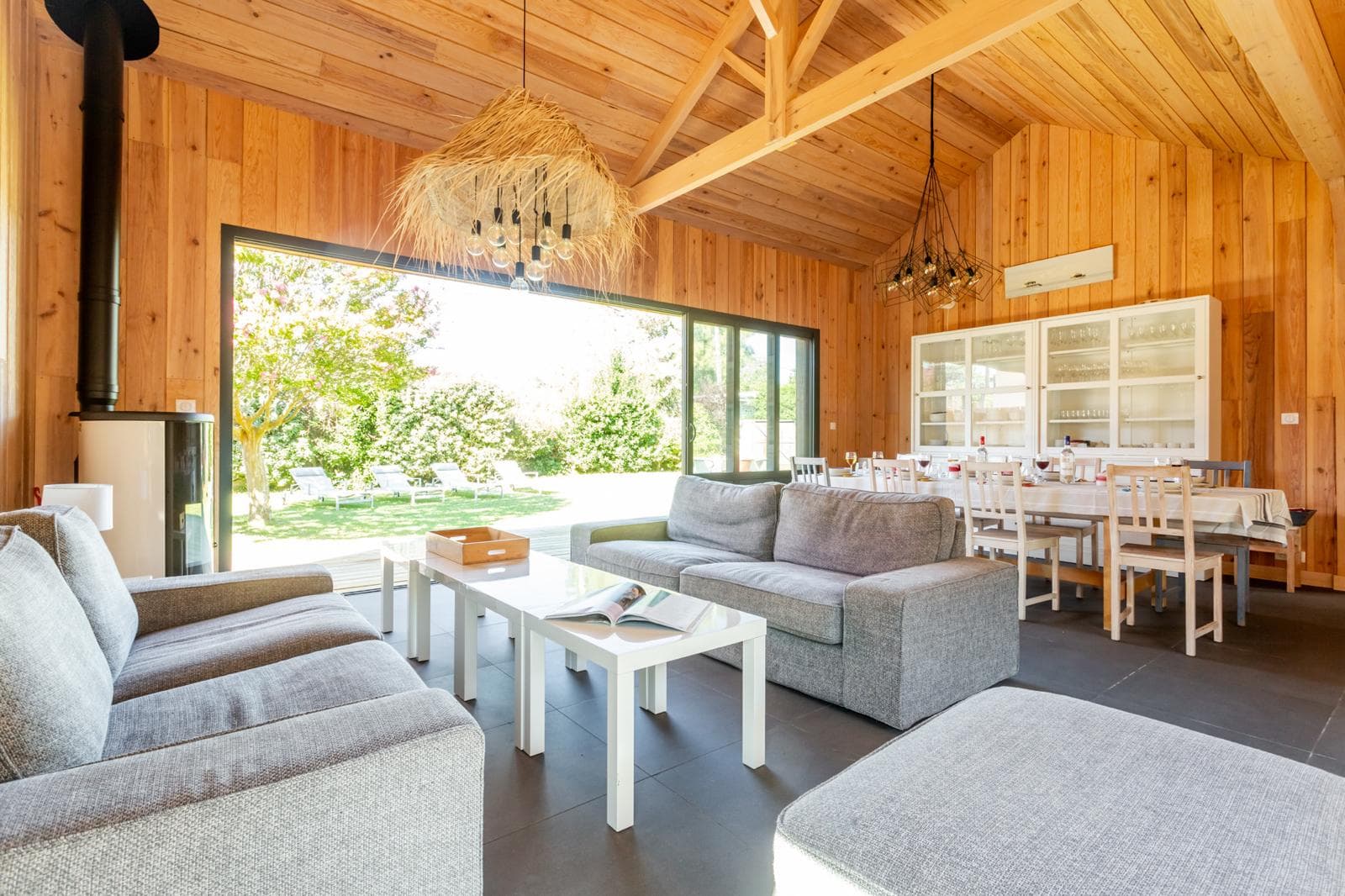 Living space & kitchen — Villa Les Zines