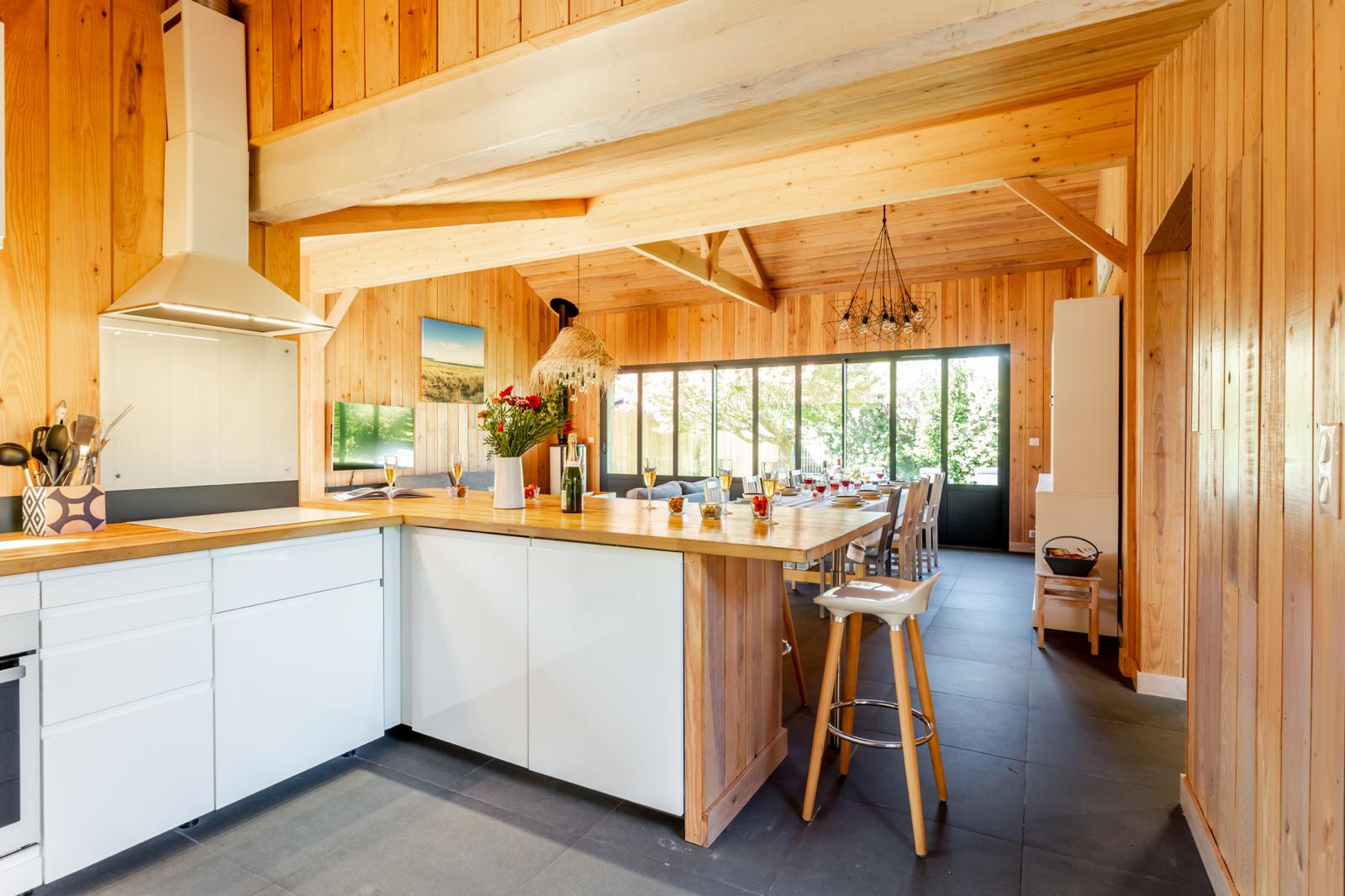 Living space & kitchen — Villa Les Zines