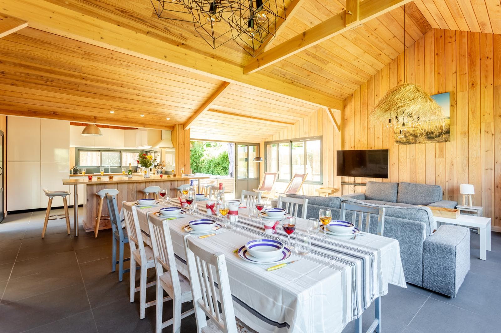 Living space & kitchen — Villa Les Zines