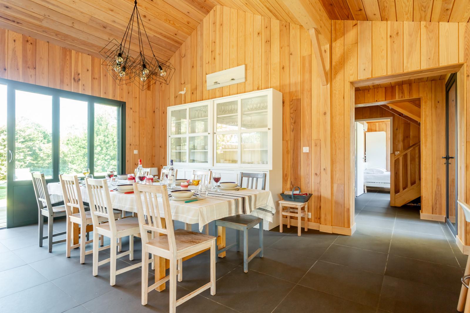 Living space & kitchen — Villa Les Zines