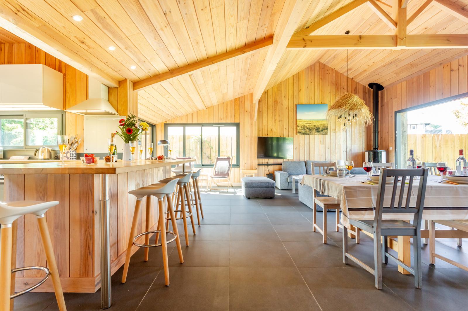 Living space & kitchen — Villa Les Zines