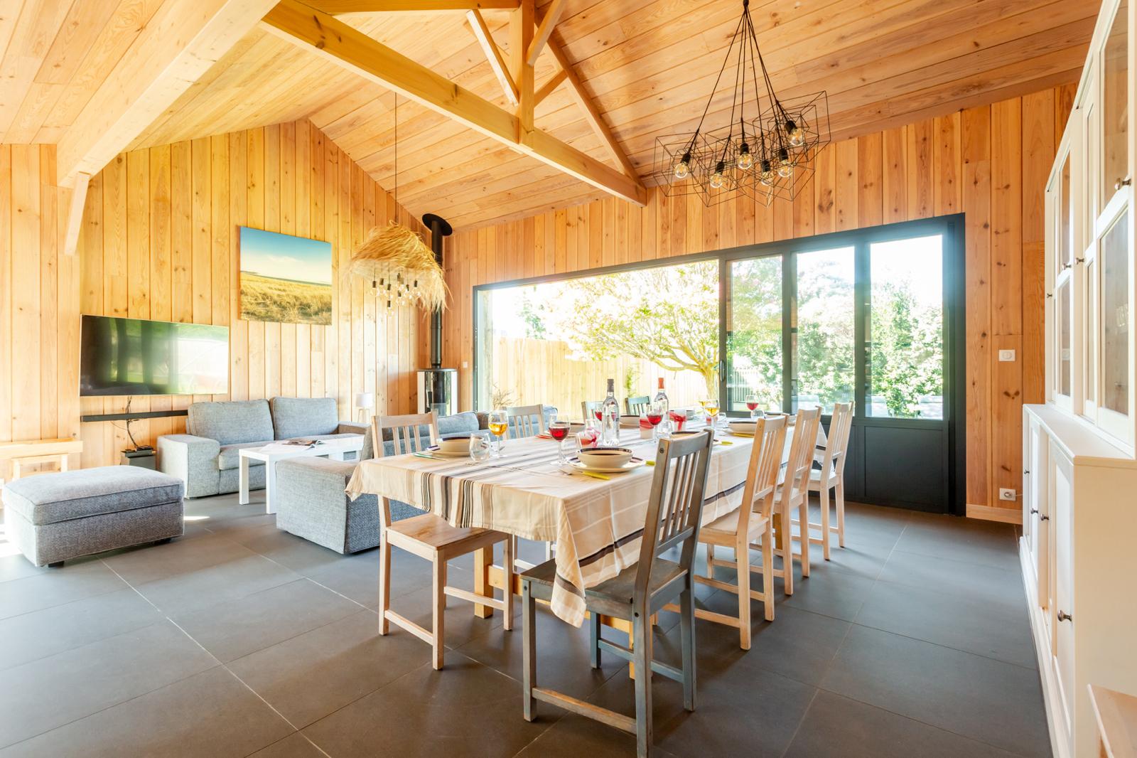 Living space & kitchen — Villa Les Zines