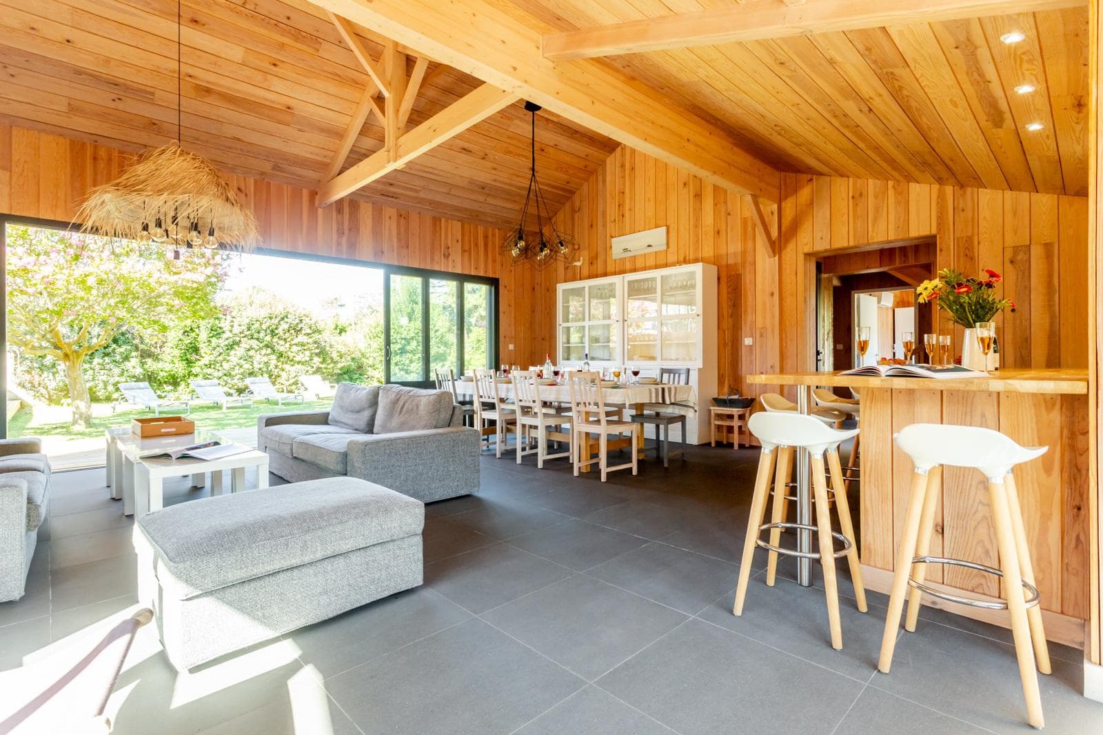 Living space & kitchen — Villa Les Zines